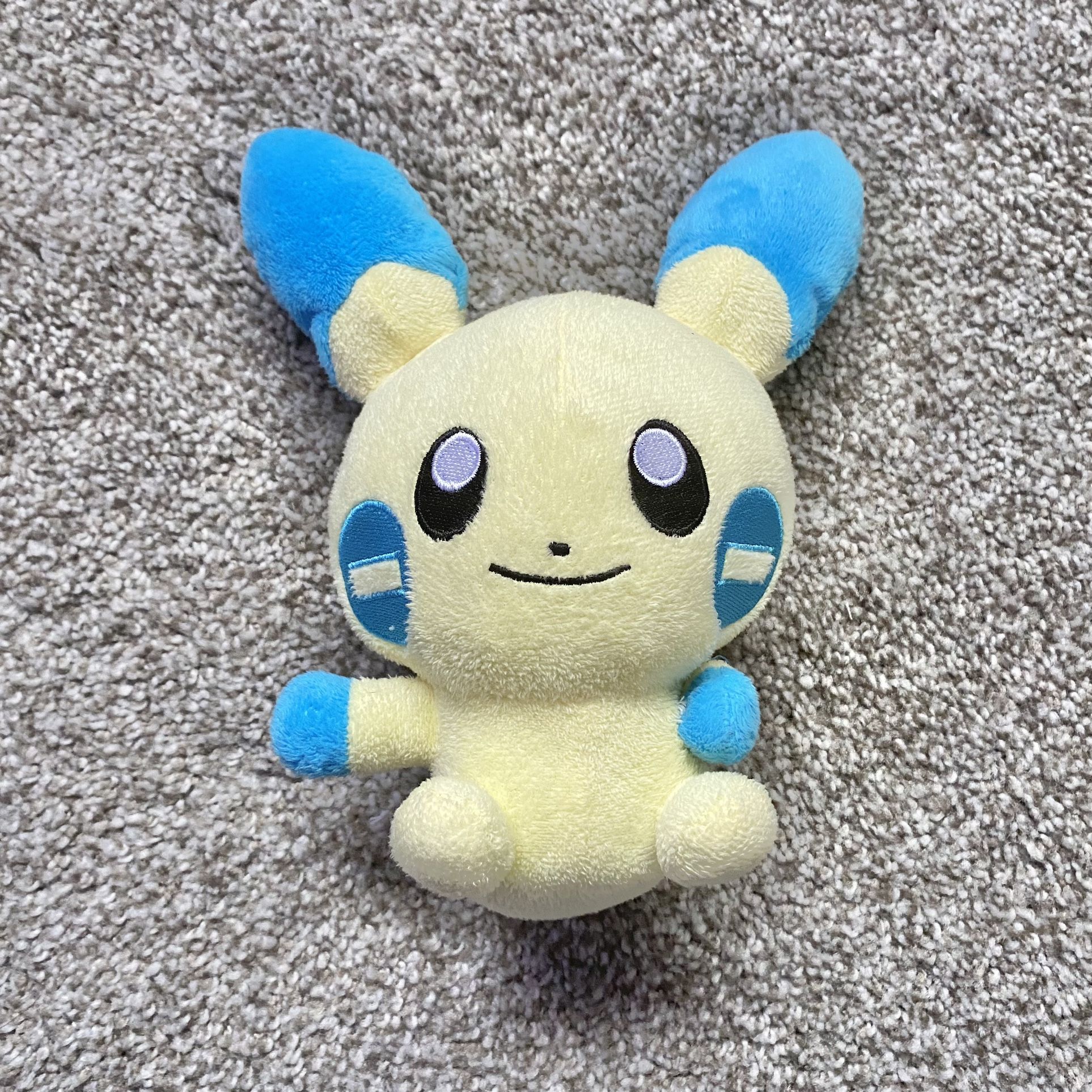 MINUN Pokémon Plush Toy Stuffed Animal Figure Nintendo