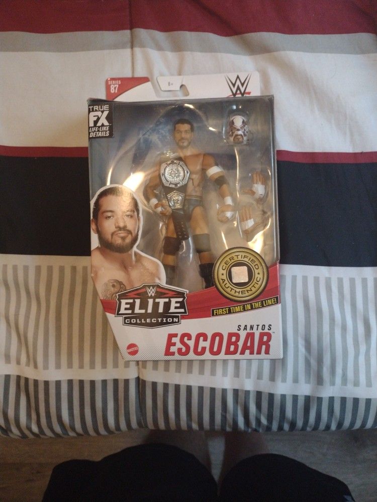 WWE Elite 87 Santos Escobar