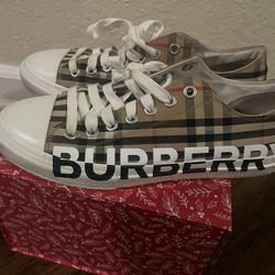 Burberry Authentic Size 9.5