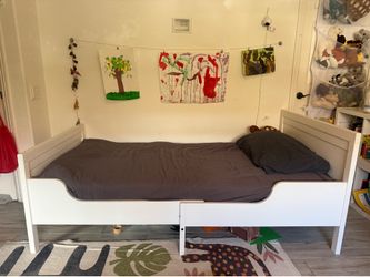 IKEA extendable bed, excellent condition, with mattresses