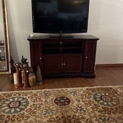 TV console 