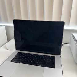 MacBook Pro 16″