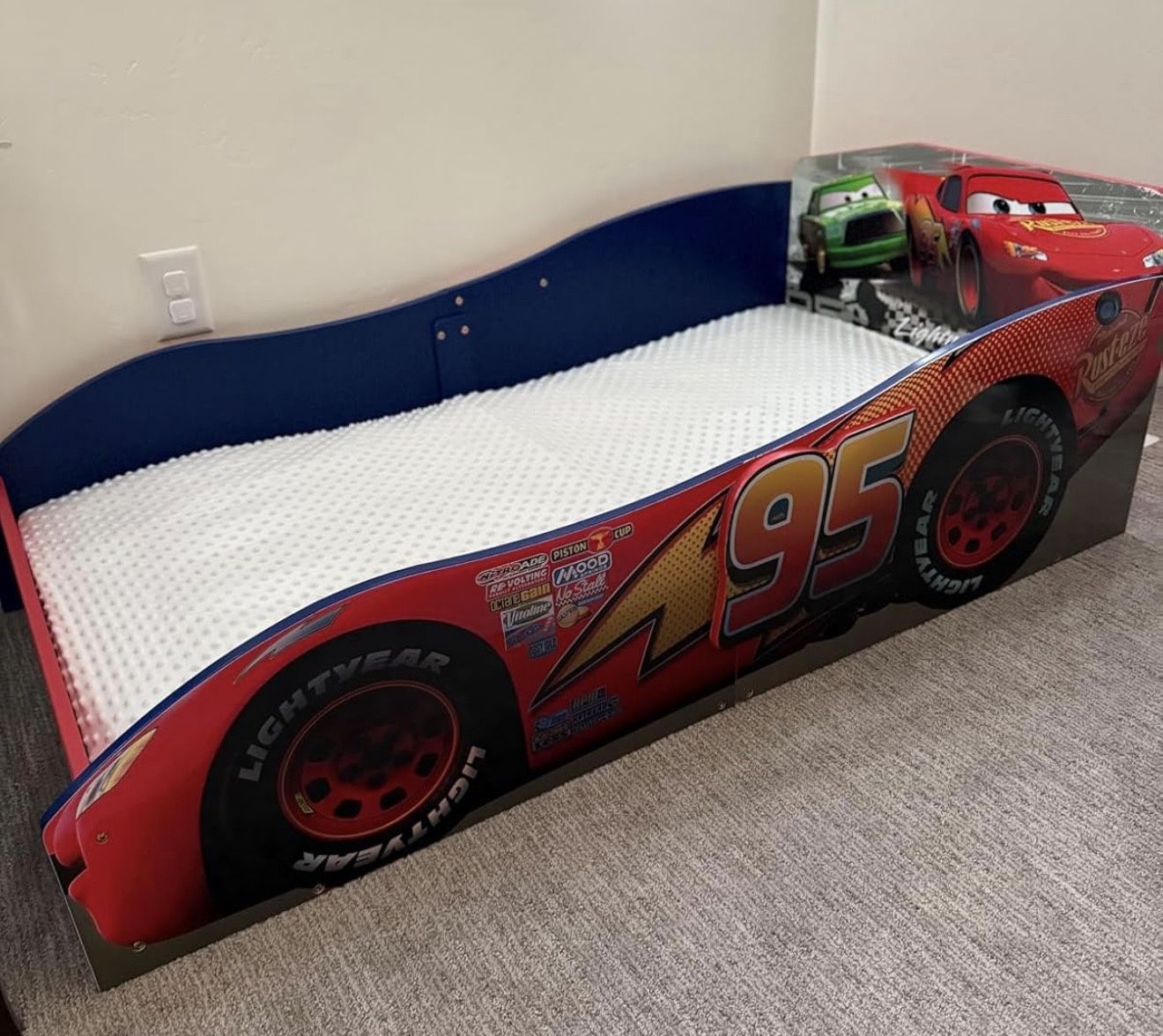 Cars Lightning McQueen Toddler Bed Frame w/ mattress