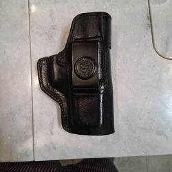 DESANTIS GUNHIDE HOLSTER 