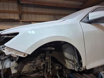 2014-2014 TOYOTA CAMRY SE FRONT LEFT DRIVER FENDER WHOTE COLOR 040