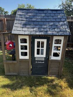 KidKraft playhouse with Picnic Table