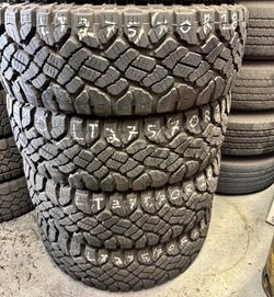 275/70/18 Goodyear Selling a set of 4 tires in excellent condition 🫡