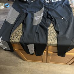 Amazing Deal Get Both Good Conditions Women’s Size XL Nike Pro Leggings 