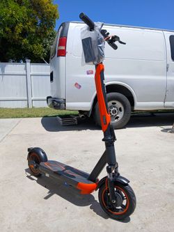$280  13OBX eletric scooter 21mph 22 mile range