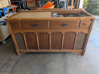 Vintage Mid Century Magnavox Record Player Media Wooden Console