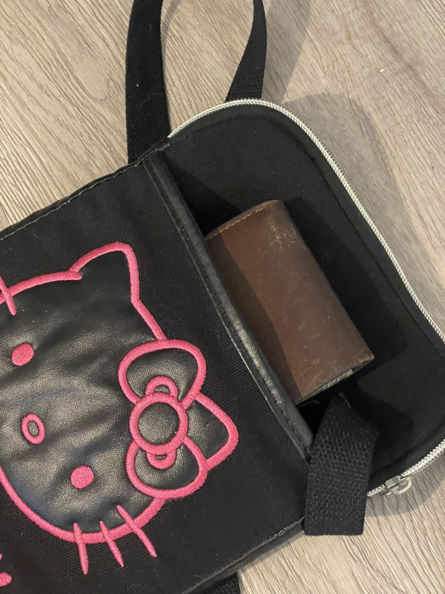 Hello Kitty Sanrio Crossbody  Bag Purse Pack Black & Pink 10 x 7 1/2 