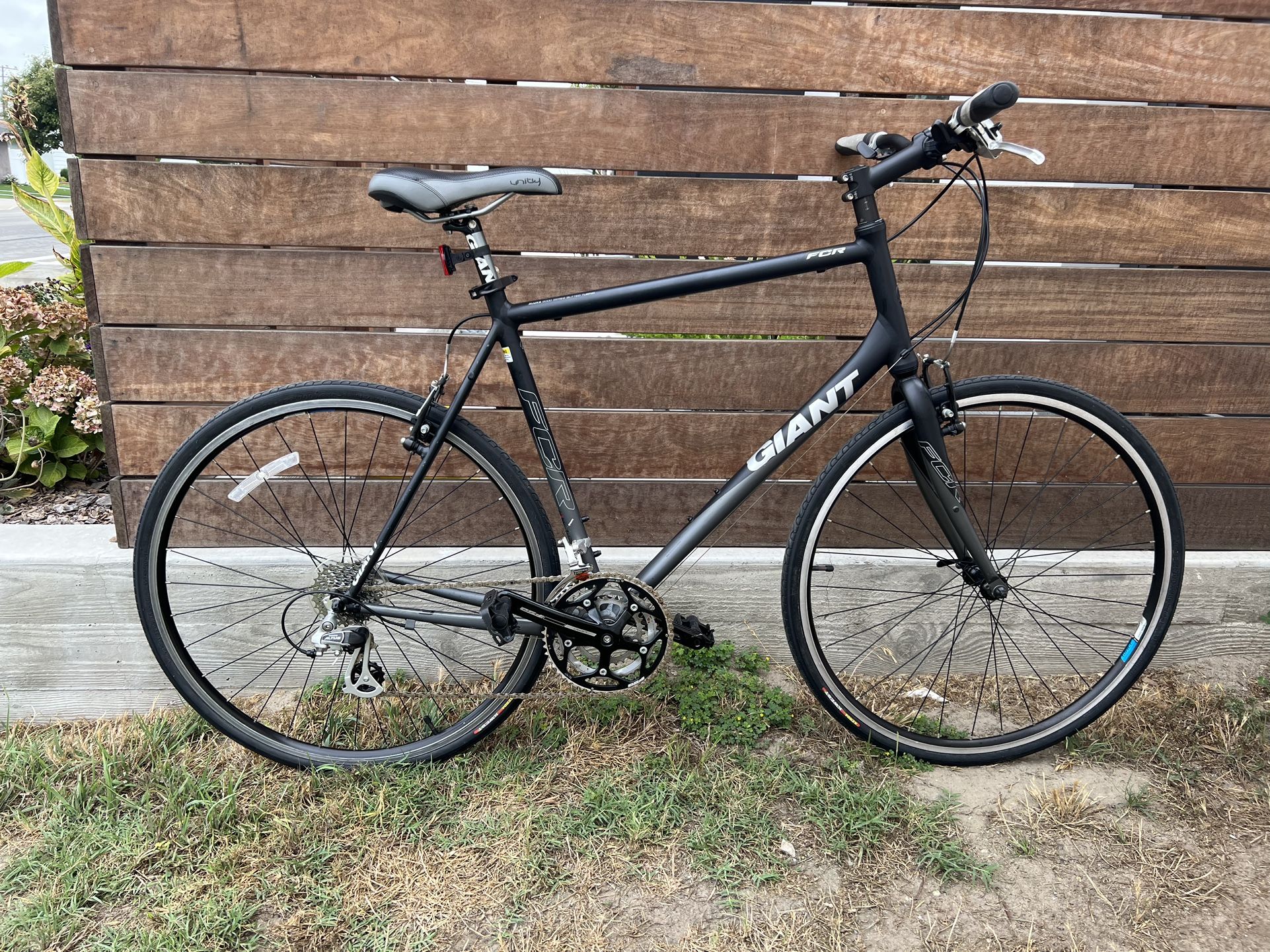 パーツ GIANT FCR Giant FCR Hybrid Road Bike XL for Sale in Huntington Beach, CA