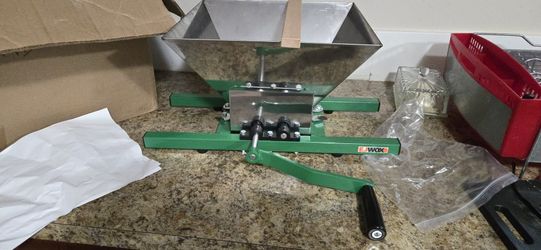 EJWOX TABLETOP FRUIT GRINDER 1.25GAL.