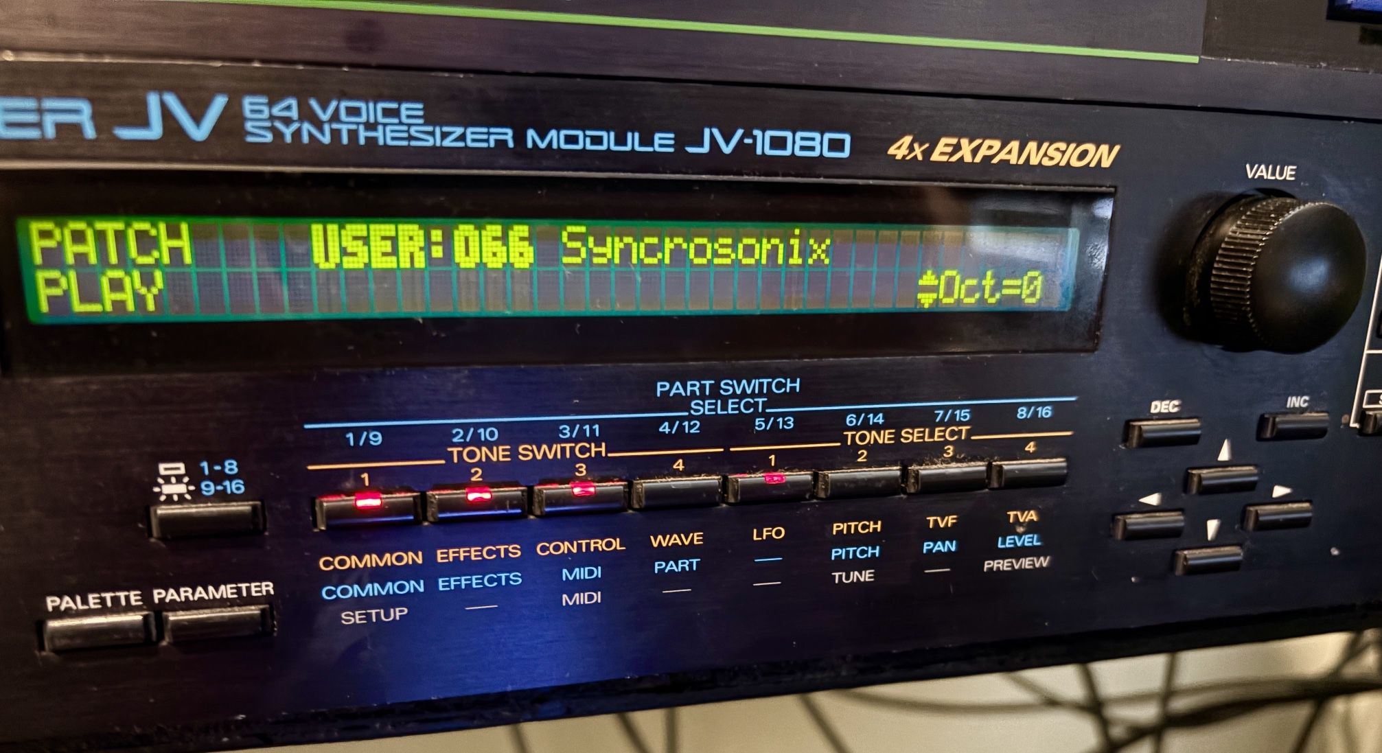 Roland JV1080 Synthesizer Module