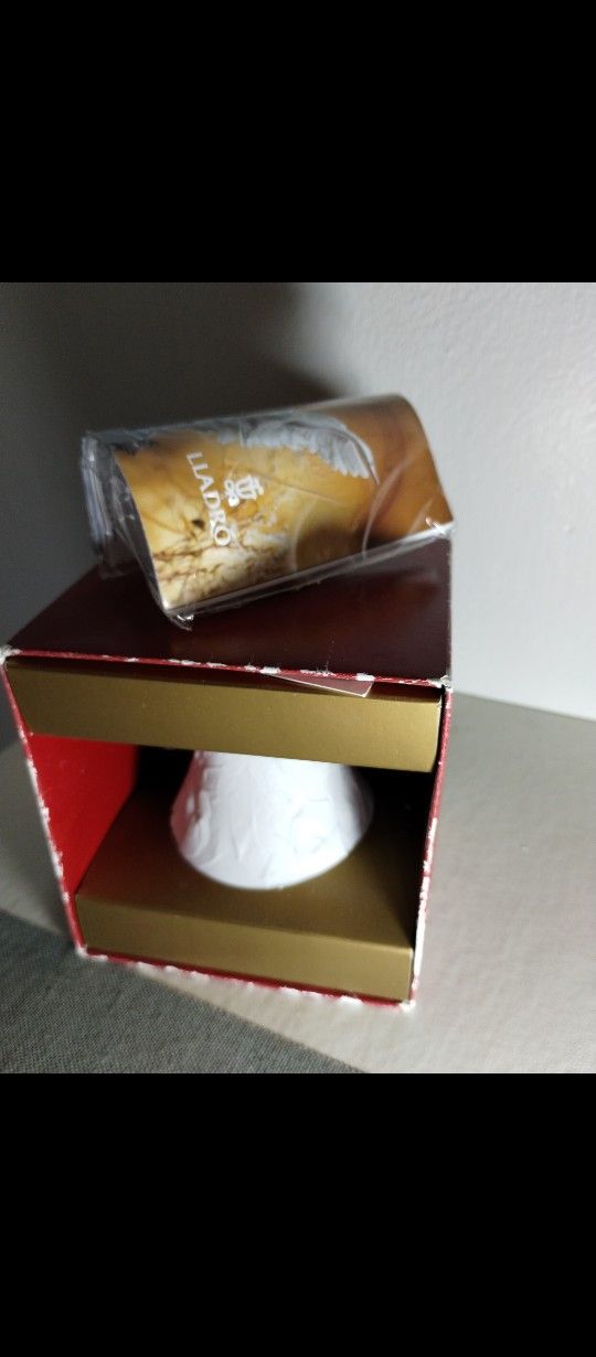1999 CHRISTMAS - LLADRO PORCELAIN BELL 4.5"