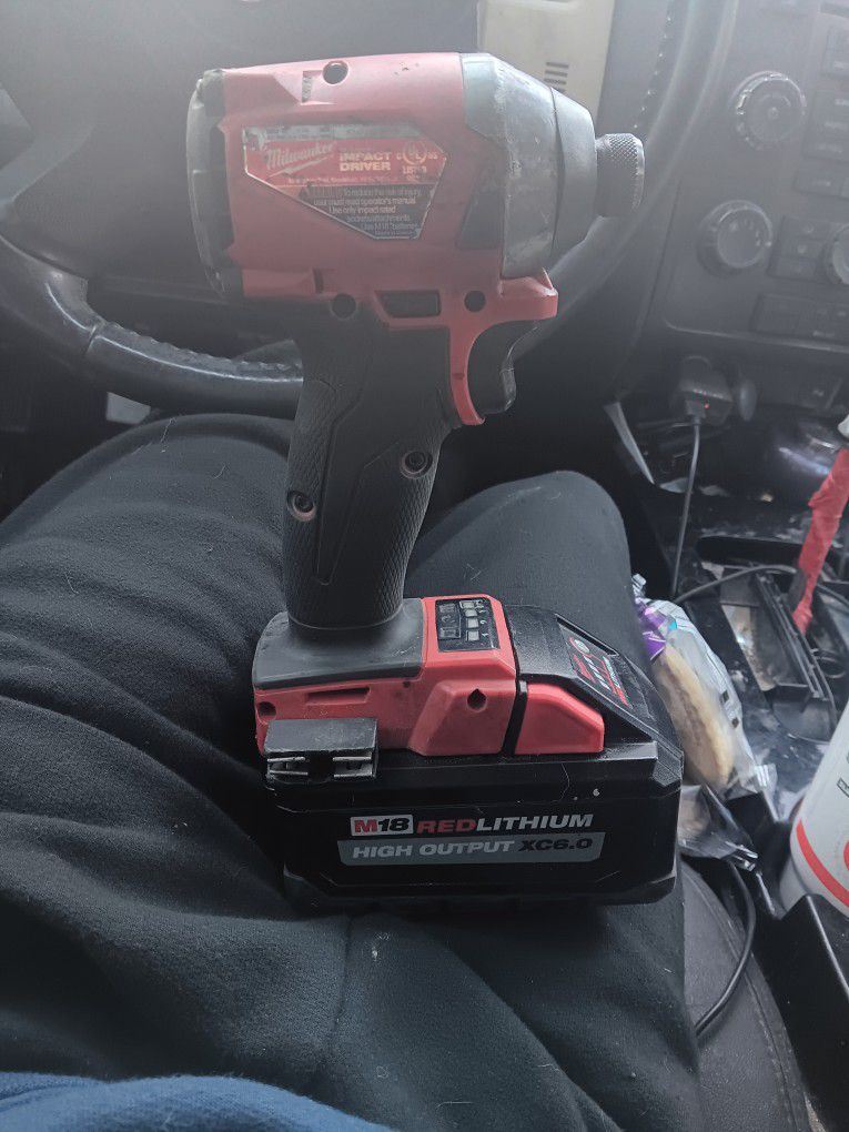 Milwaukee FUEL 1/4 in. Hex Impact Driver with Milwaukee M18 High Output XC6.0 Bat & Charger
