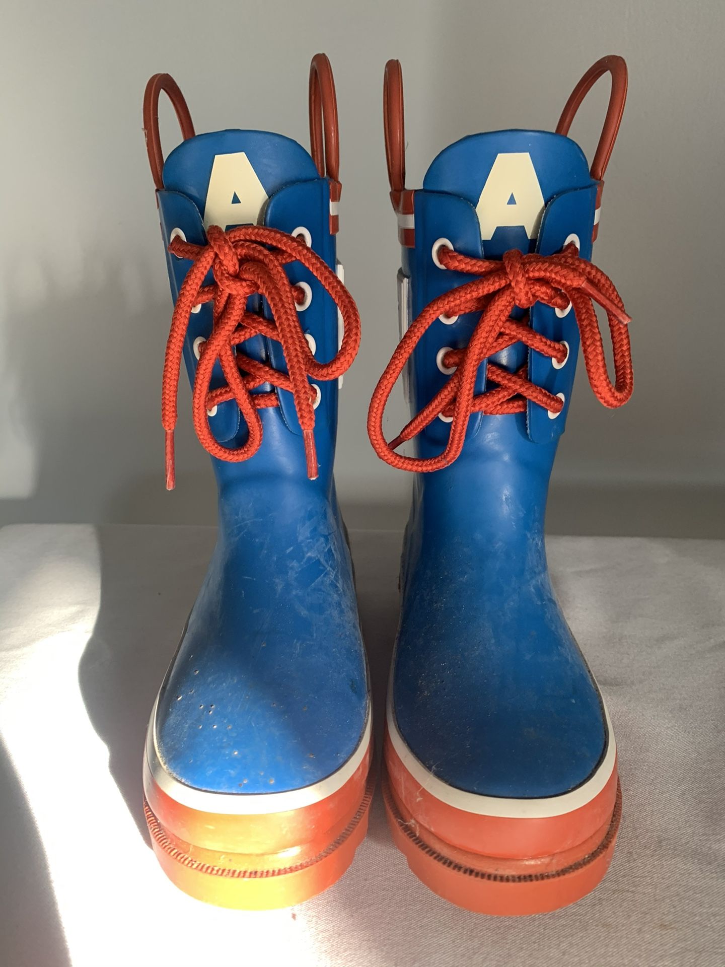 CAPTAIN AMERICA RAIN BOOTS & UMBRELLA