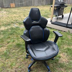 Gaming Chair – Black & Blue – Great Condition