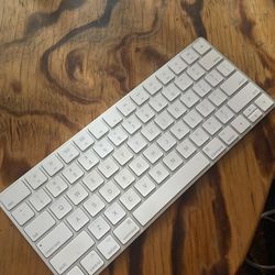 Apple (wireless) Keyboard