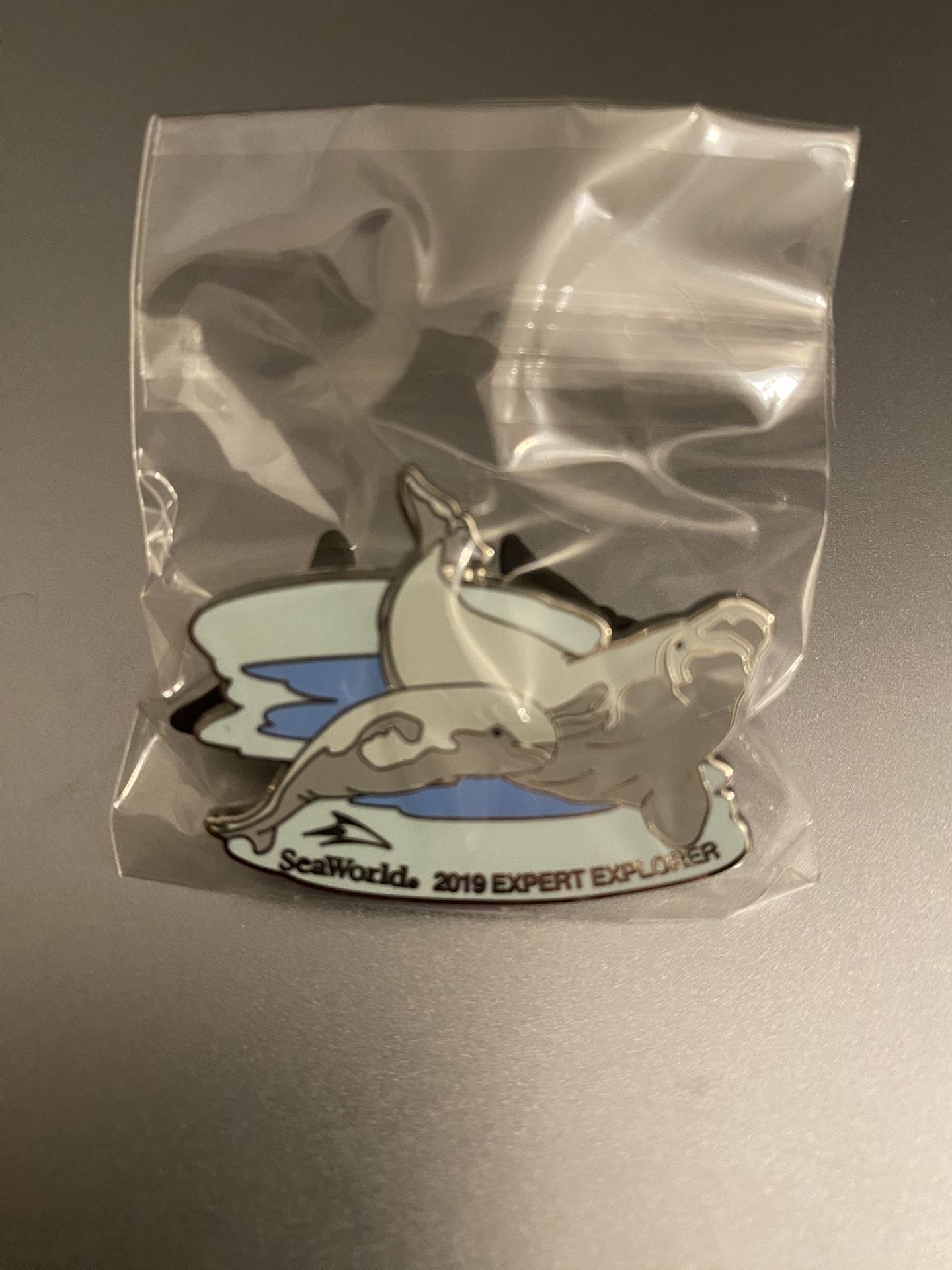 Seaworld 2019 pin beluga whale Brand new Orca Amusement Park Collectible