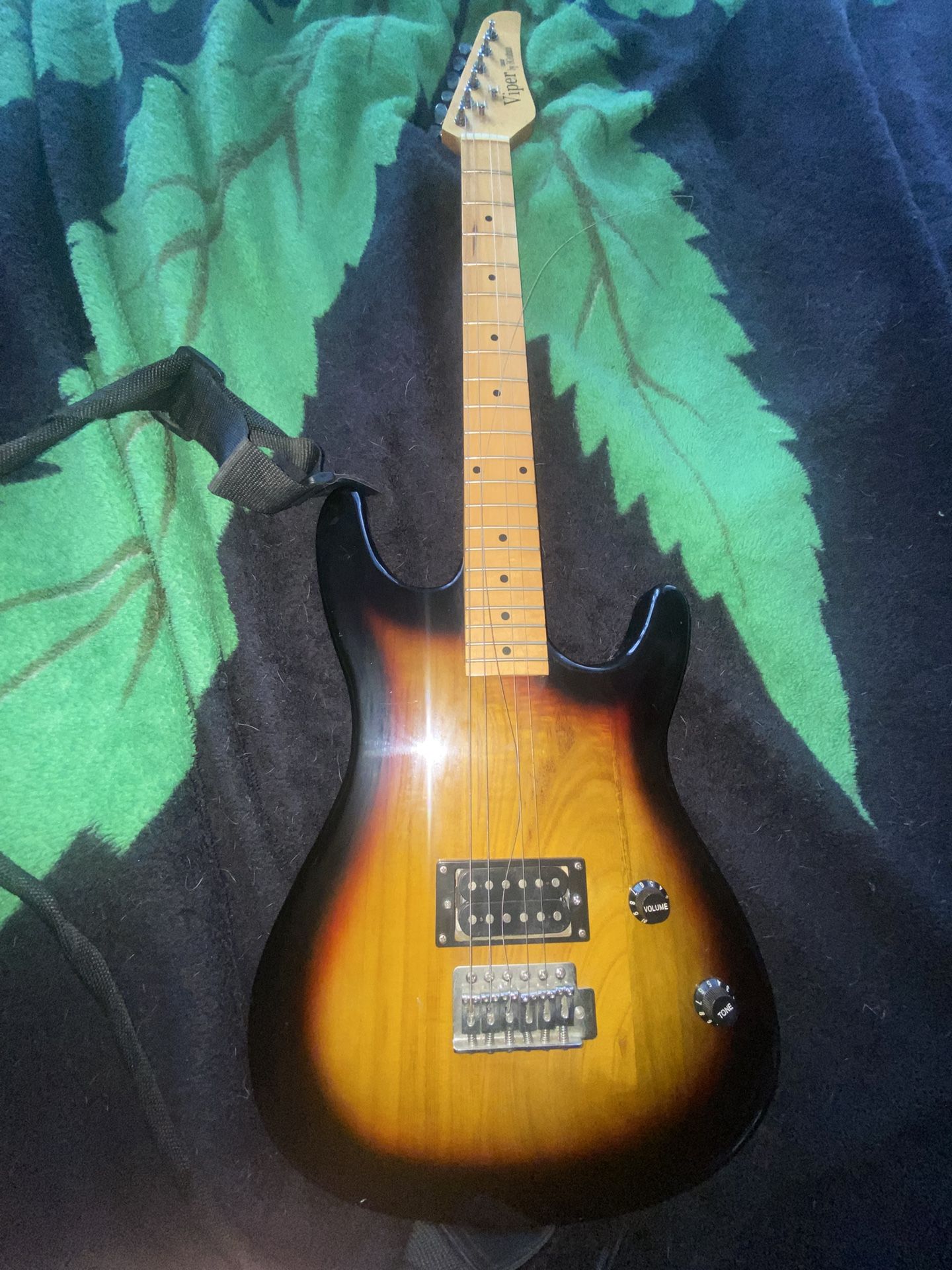 Used Bguitars Viper Sunburst Solid Body Electric Guitar