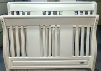 Childcraft Legacy Full Size Bed Set/Convertible Crib