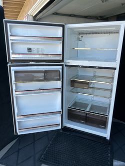 Whirlpool refrigerator top freezer and fridge
