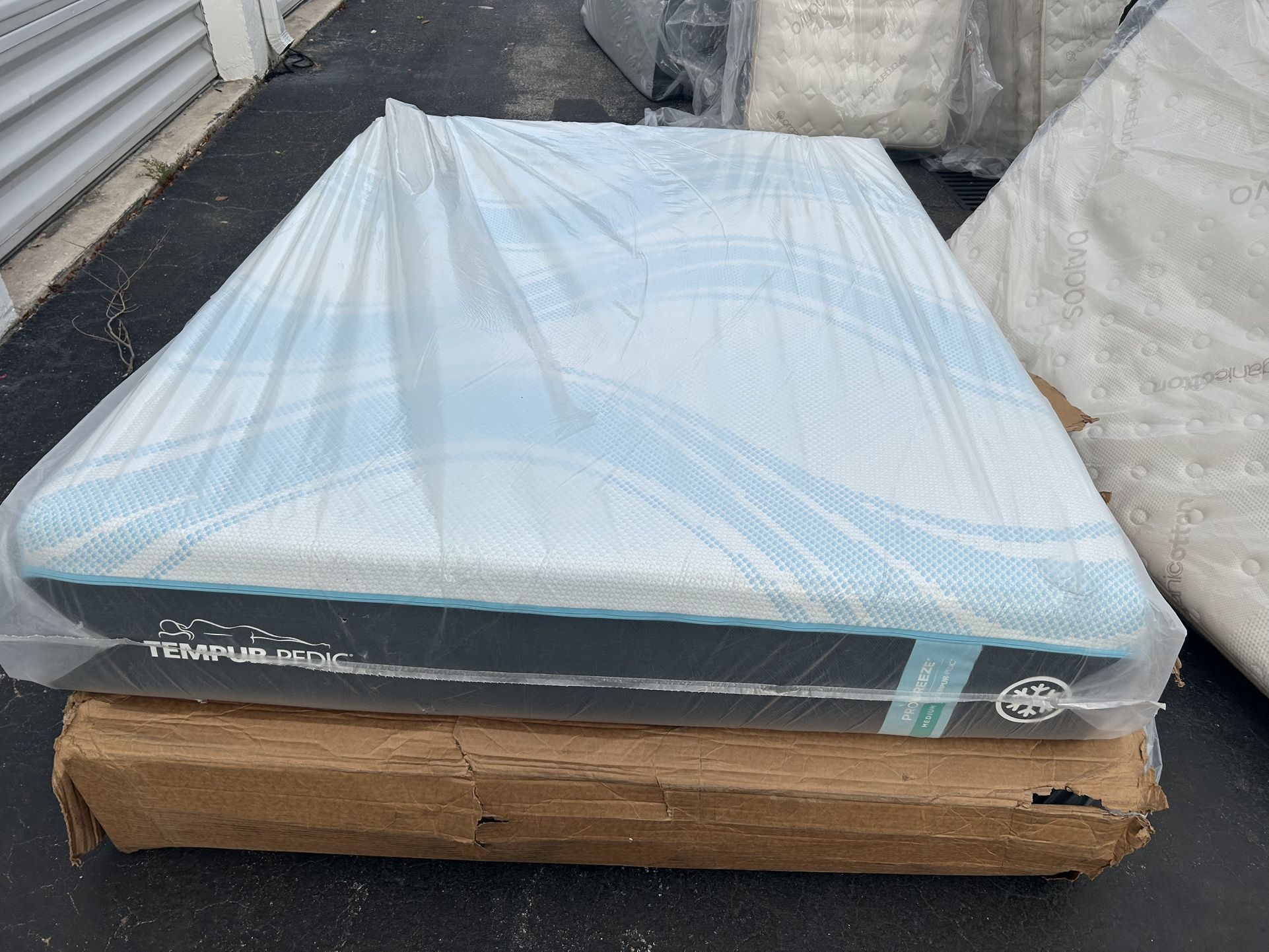 King Queen Size Tempurpedic ProAdapt,  ProBreeze,  LuxeBreeze Mattress  Pro Breeze /Luxe Adapt /Pro Adapt /Adapt /cloud /Tempur pedic contour Supreme 