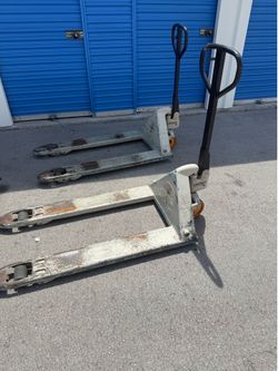Pallet jacks