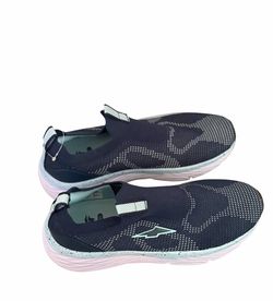 Avía Slip-On Running Sneakers