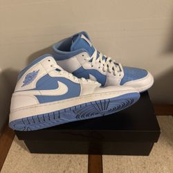 Jordan 1 Mid ‘Legend Blue’