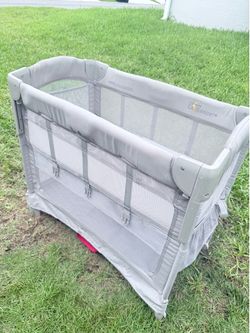 Arm’s Reach Co-Sleeper Mini Bassinet / Bedside Sleeper – Gray