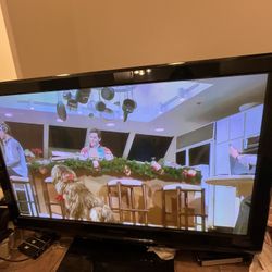 Panasonic 42" Plasma TV model TC-P42C2 (working, With Replacement remote)