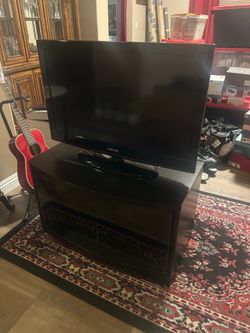 TV Stand and 32in Samsung TV