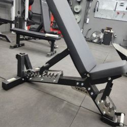 HEAVY DUTY COMMERCIAL GRADE 1000 LBS CAPACITY ADJUSTABLE BENCH THAT CAN INCLINE, FLAT AND MILITARY PRESS WITH WHEELS ( BRAND NEW IN THE BOX  )