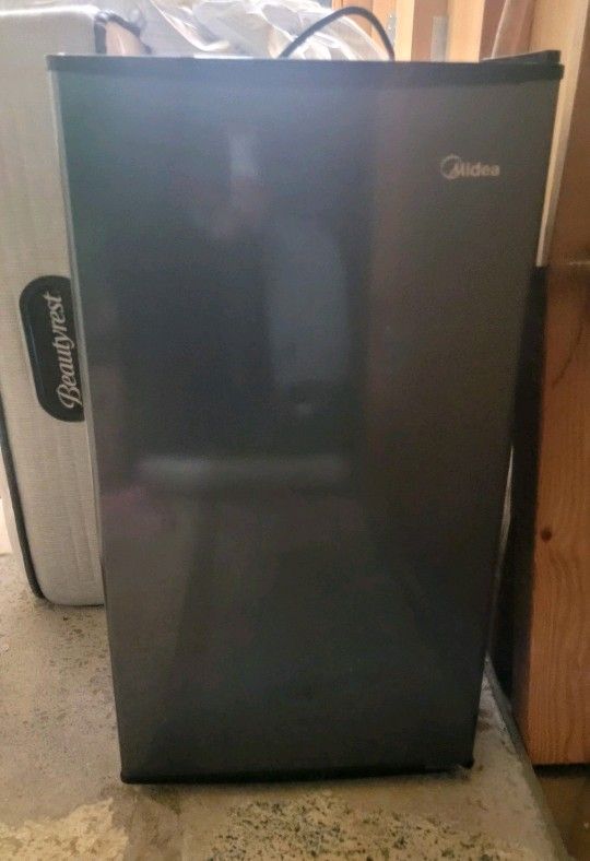 Small Refrigerator