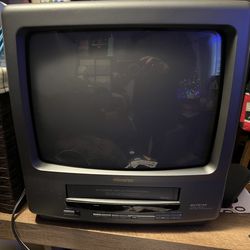 Memorex 13"CRT Color TV  VCR Combo VHS Player No Remote Retro Gaming MVT2135