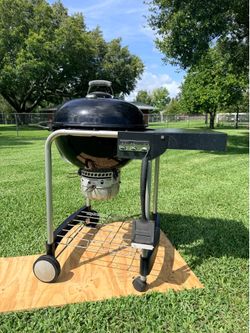 Weber Performer Series 22" Black Freestanding Charcoal Grill