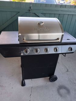 BBQ GIRL BY NEXGRILL 5 burners very clean