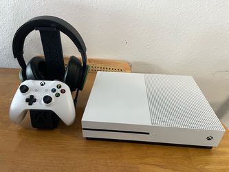 Xbox One S with Controller and wireless headset