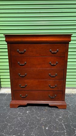 Wooden Tall dresser .Gavetero alto