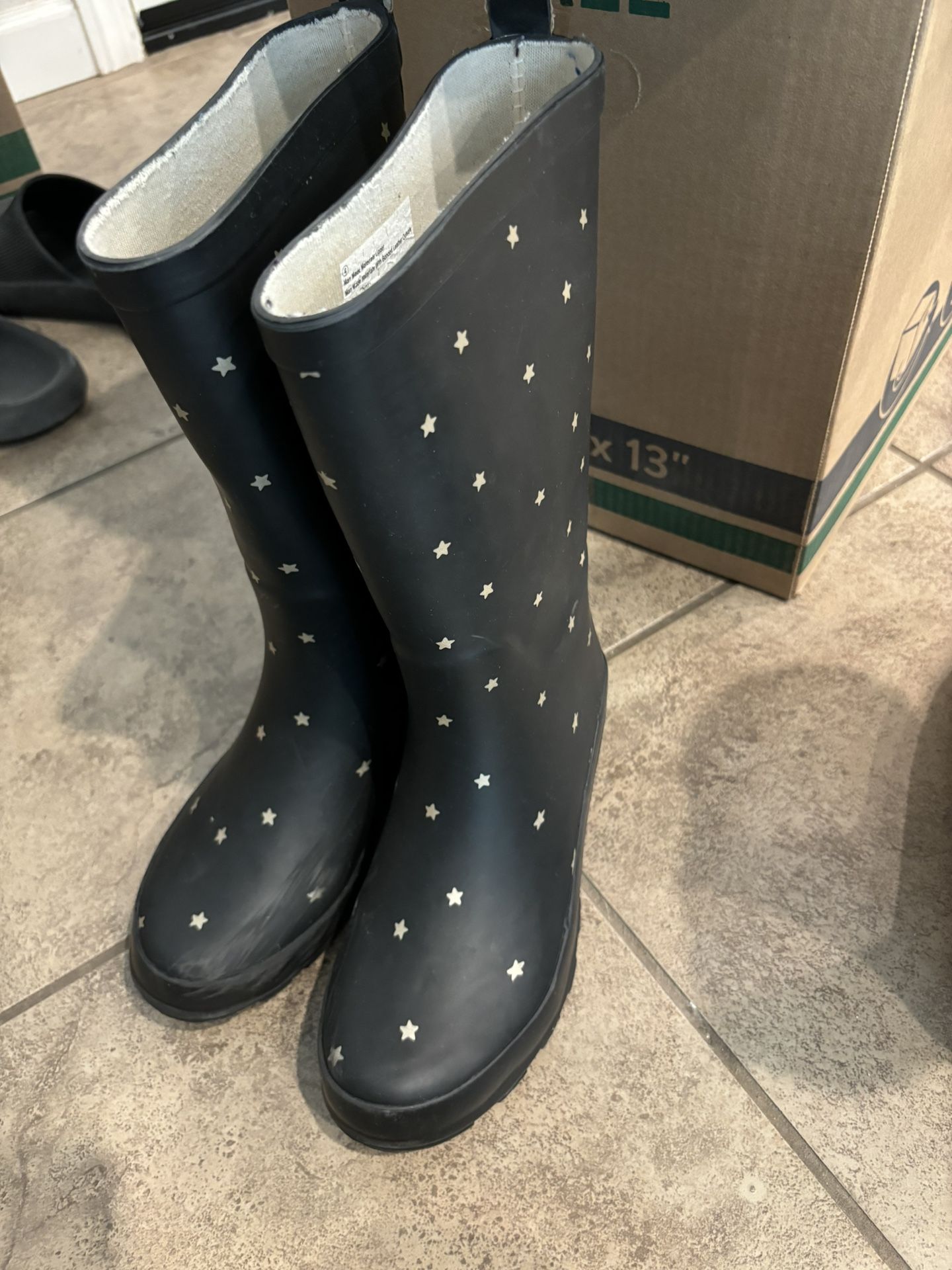 Target Girls Tall Rain Boots - Black-Size 4. 