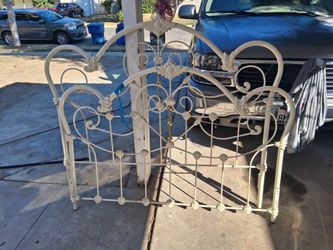 Darling Queen Heart Headboard and Footboard Set- Vintage Heart Motif