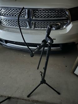 Mic stand with mesh pop filter