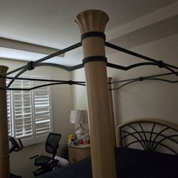 Thomasville Queen Size Bed