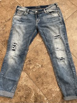 Women’s Distressed Boyfriend Jeans 