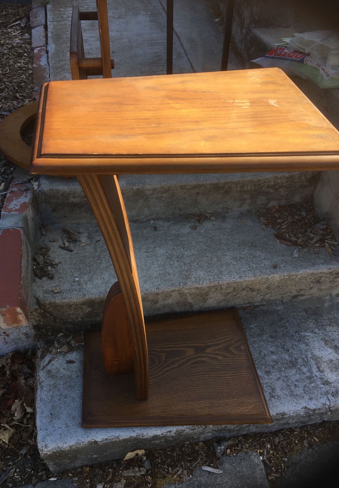 2 end tables - Free - pick up on driveway 1505 Pine Street Martinez