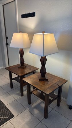 Set of 2 Side Tables and Lamps