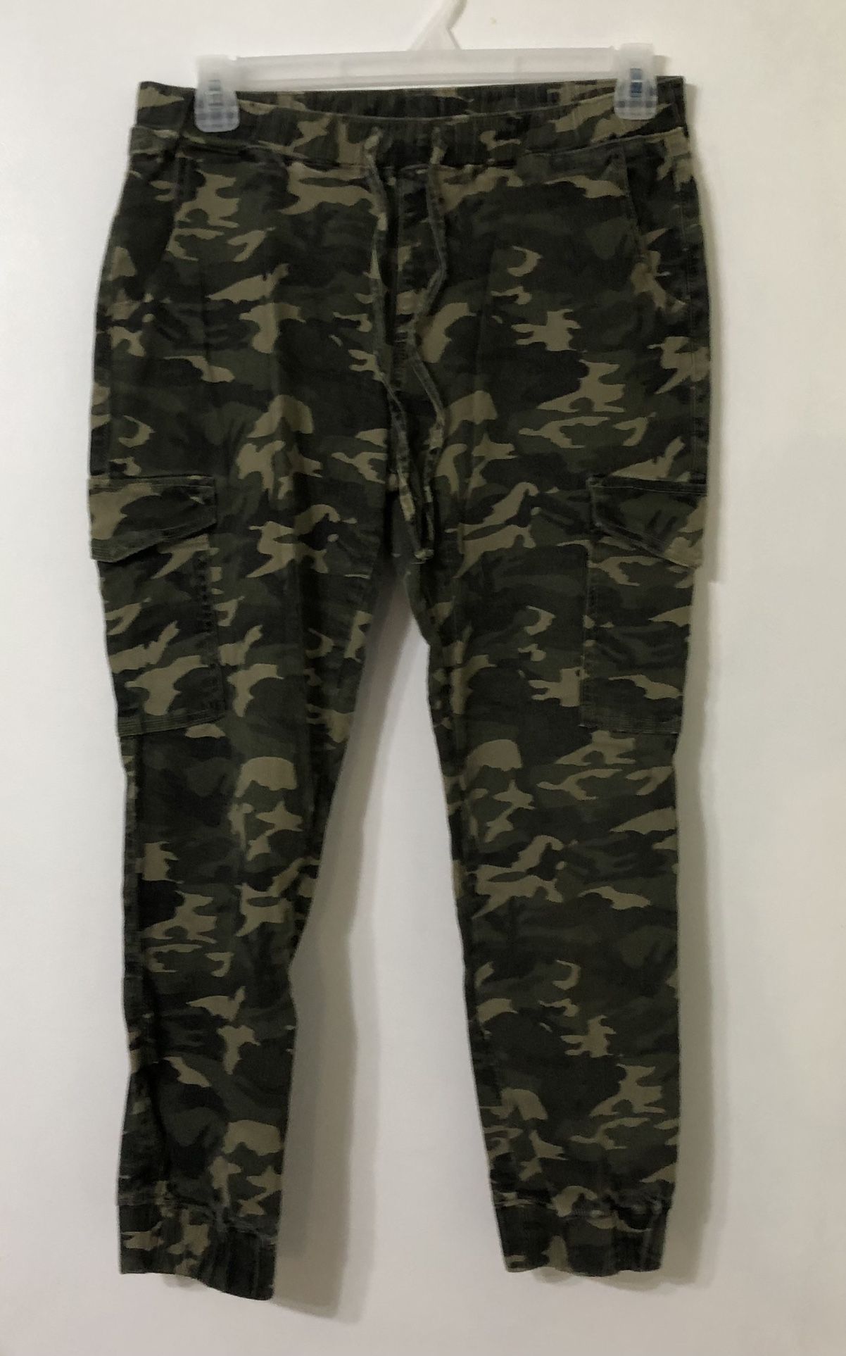 Almost Famous women’s Camo Cargo Jogger Pants four pockets pull on.XL