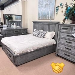 ASHLEY RUSSELYN  BEDROOM SET QUEEN OR KİNG BED DRESSER NIGHTSTAND AND MIRROR ONLY 10$ DOWN PAYMENT 